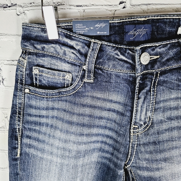 DAYTRIP | Virgo straight leg mid rise distressed denim jeans - Picture 2 of 10